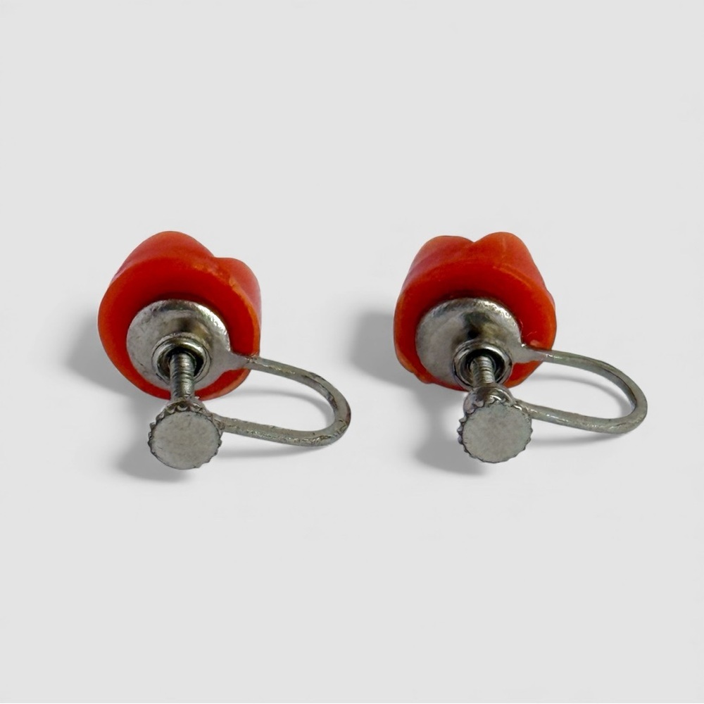 🌹 Vintage Carved Red Rose Screw Back Floral Earrings Faux Coral Jewelry - Picture 6 of 7